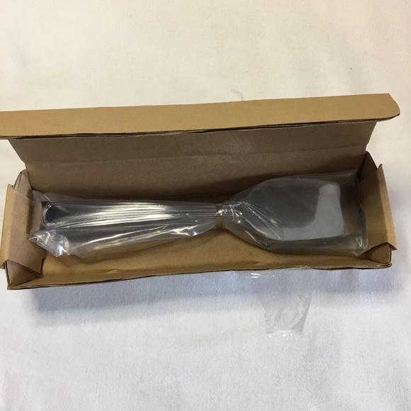 New in Box Reed & Barton Arlington Metal Salad Bowl with Tongs - Picture 7 of 12